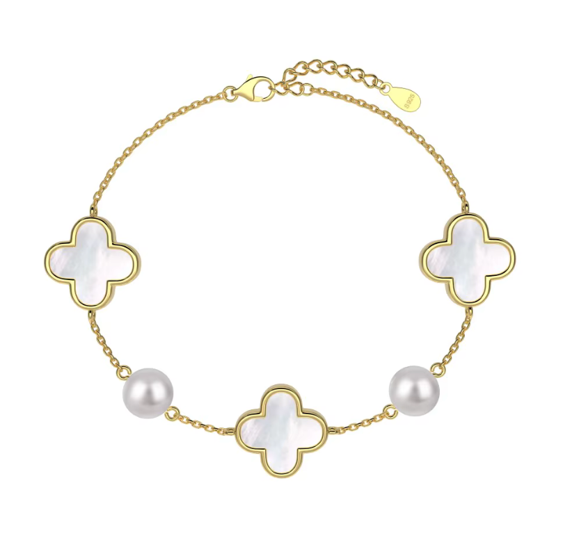 The Lizz pearl and clover bracelet gold plated